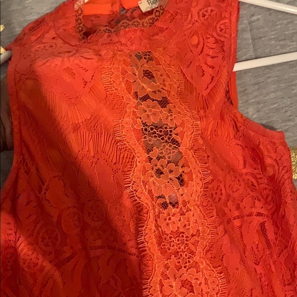 Lace dress - Picture 2 of 4